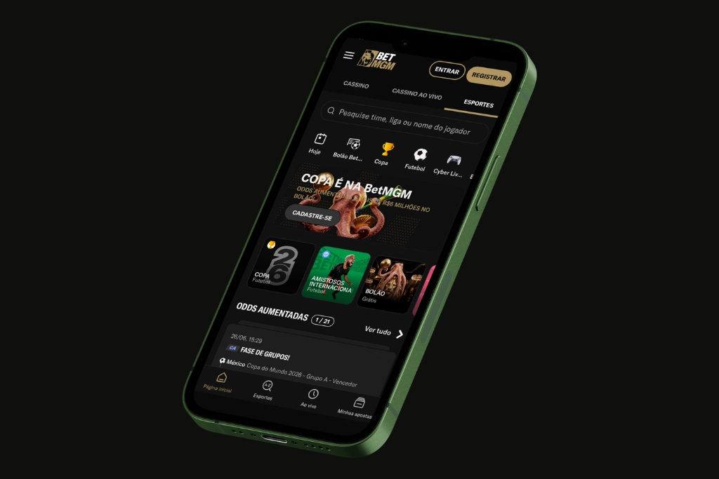 Interface inicial do aplicativo BetMGM aberta em um smartphone de cor verde, focado na seção de Apostas Esportivas. No topo, há o logotipo da marca e os botões "Entrar" e "Registrar". Logo abaixo, uma barra de pesquisa diz "Pesquise time, liga ou nome do jogador", seguida por ícones de categorias como "Hoje", "Bolão Bet...", "Copa" e "Futebol". Um banner central traz uma imagem estilizada de um polvo segurando uma taça com o texto "COPA É NA BetMGM". Na parte inferior, há um menu de navegação e um card sobre a "Fase de Grupos" da Copa do Mundo 2026.